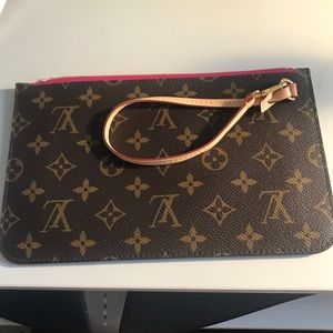 Louis Vuitton neverfull pouch
